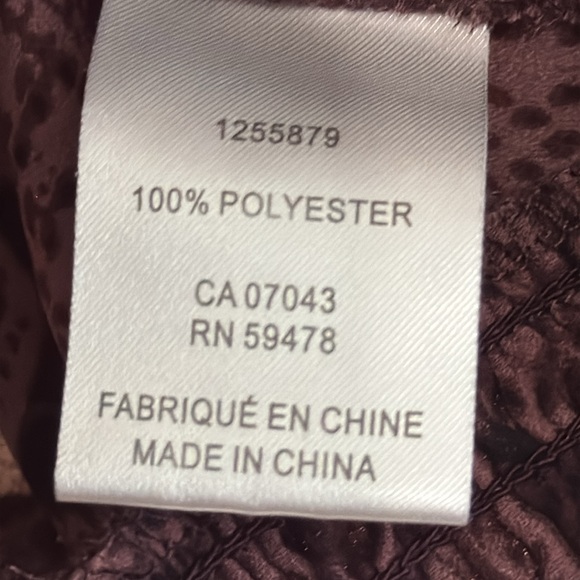 Cupcakes & Cashmere Snake Print V Neck Blouse Cropped to waist Sz Med-Plum - Picture 4 of 7